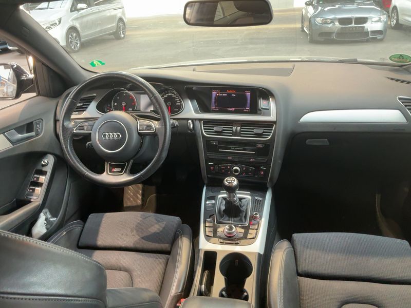 Audi A4 2.0 TDI S line Sportpaket plus 2012 – снимка 12