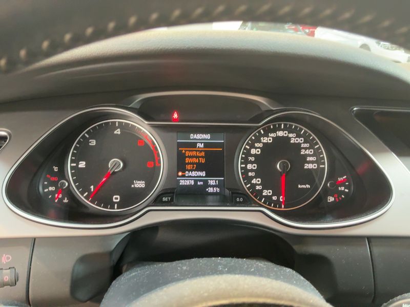 Audi A4 2.0 TDI S line Sportpaket plus 2012 – снимка 13