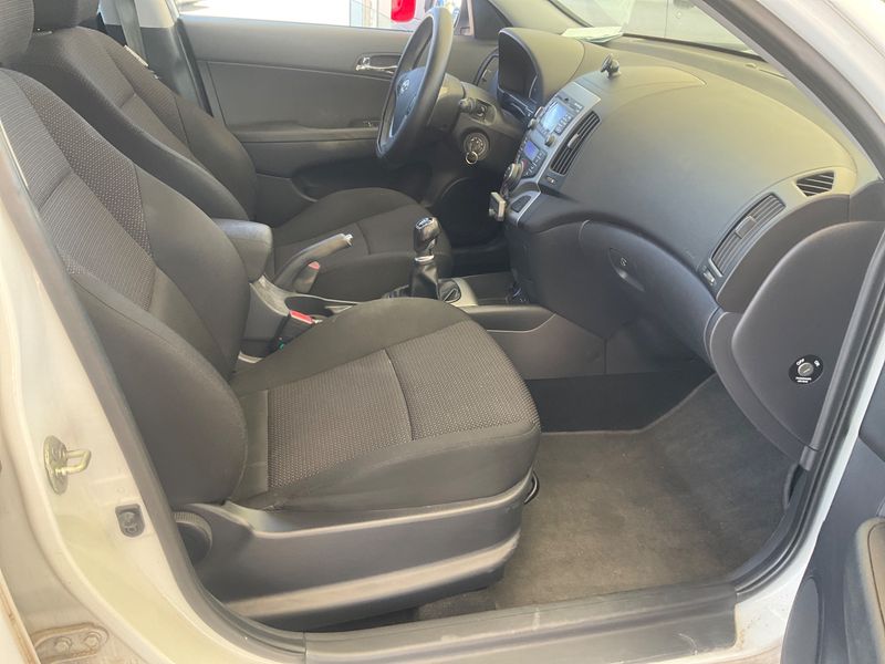 Hyundai i30 1.6 CRDi 2010 – снимка 3