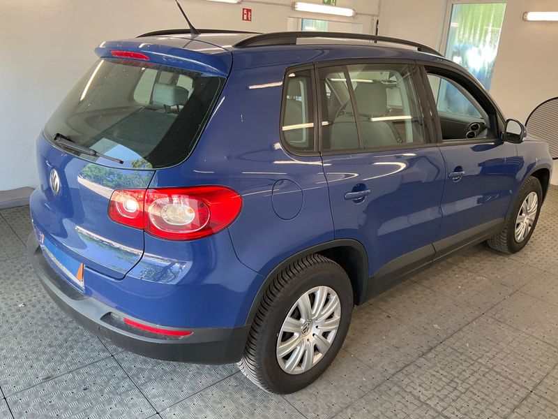 Volkswagen Tiguan 2.0 TDI Trend & Fun BlueMotion Tech 2011 – снимка 2