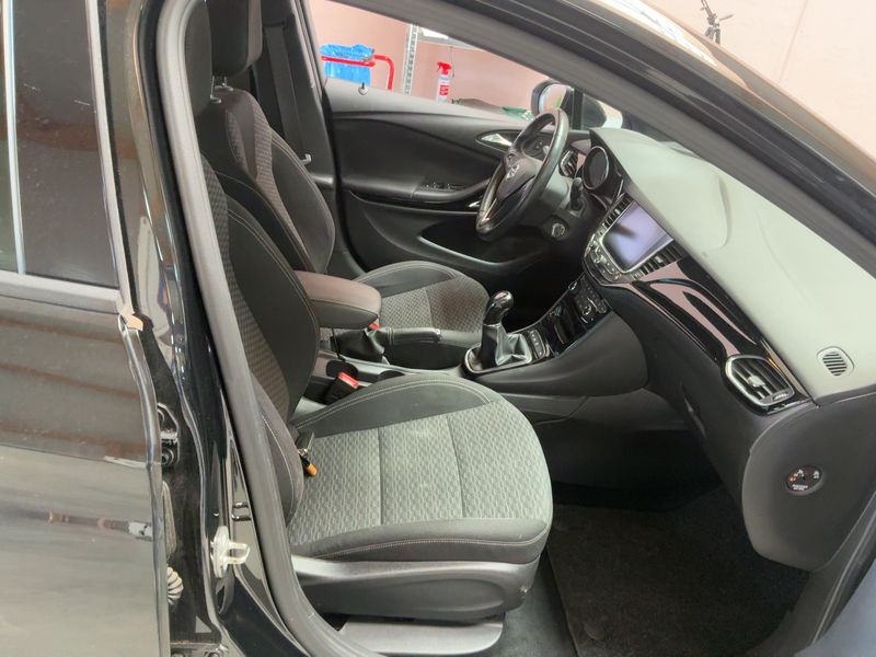 Opel Astra 1.6 SIDI Turbo Dynamic Start&Stop 2017 – снимка 17