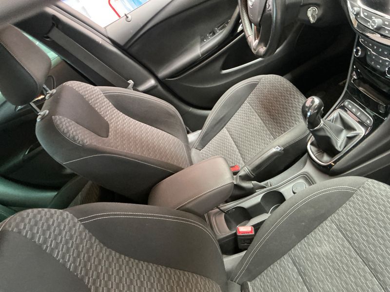 Opel Astra 1.6 SIDI Turbo Dynamic Start&Stop 2017 – снимка 26