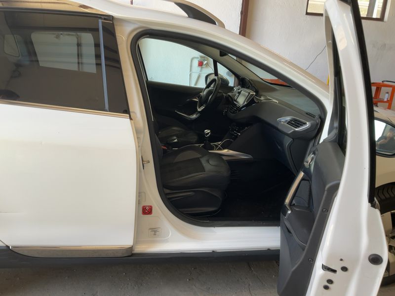 Peugeot 2008 1.6 e-HDi Allure 2013 – снимка 16