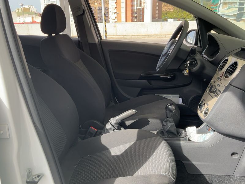 Opel Corsa 1.2 Essentia 2010 – снимка 16