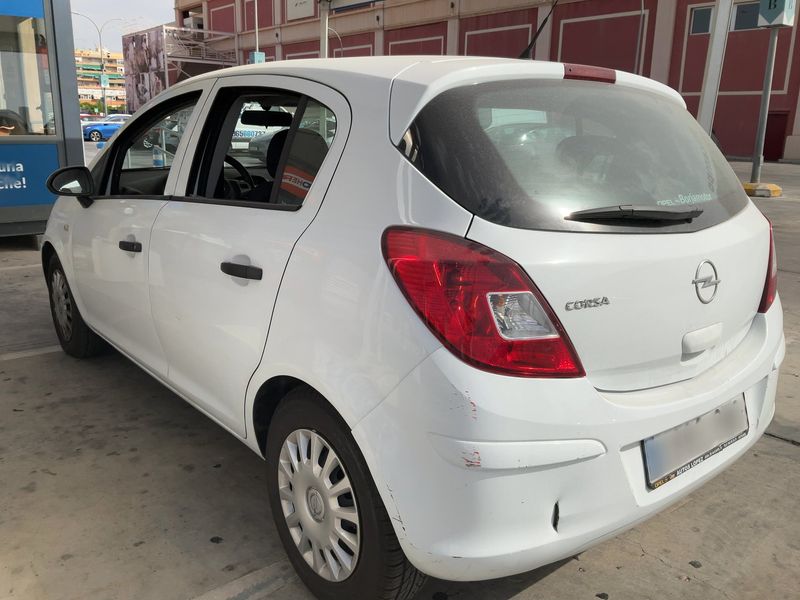 Opel Corsa 1.2 Essentia 2010 – снимка 6