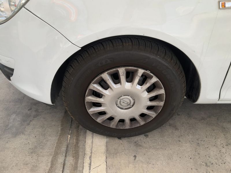Opel Corsa 1.2 Essentia 2010 – снимка 3