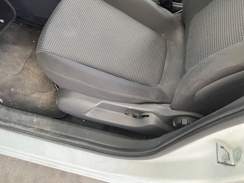 Opel Corsa 1.2 Essentia 2010 – снимка 26