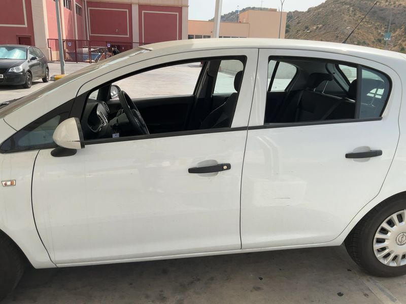 Opel Corsa 1.2 Essentia 2010 – снимка 4