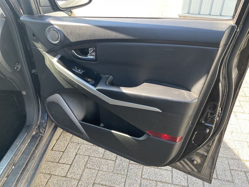 Ssangyong Korando 2.0 TD Basic 4x2 2015 – снимка 34