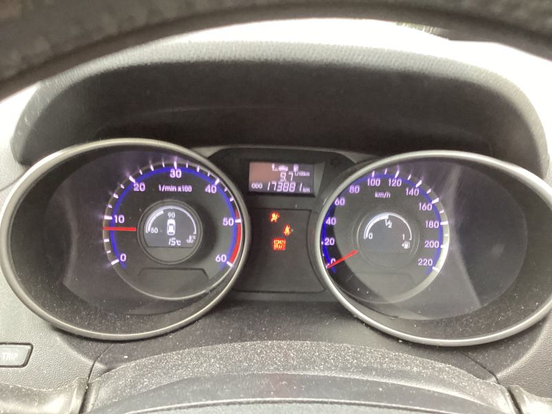 Hyundai ix35 1.7 CRDi Comfort 2WD 2011 – снимка 18