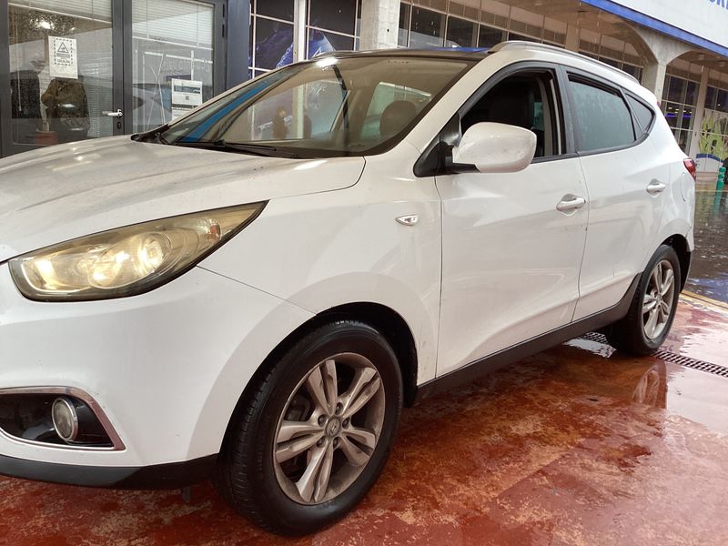 Hyundai ix35 1.7 CRDi Comfort 2WD 2011 – снимка 2