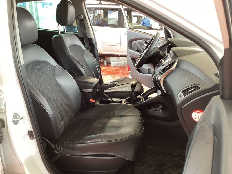 Hyundai ix35 1.7 CRDi Comfort 2WD 2011 – снимка 16