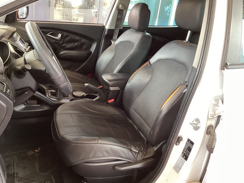 Hyundai ix35 1.7 CRDi Comfort 2WD 2011 – снимка 28