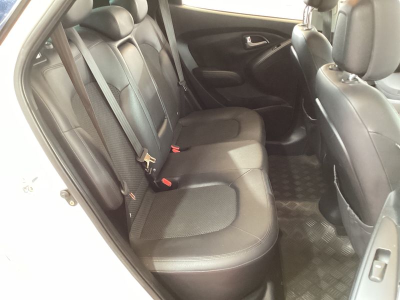 Hyundai ix35 1.7 CRDi Comfort 2WD 2011 – снимка 19