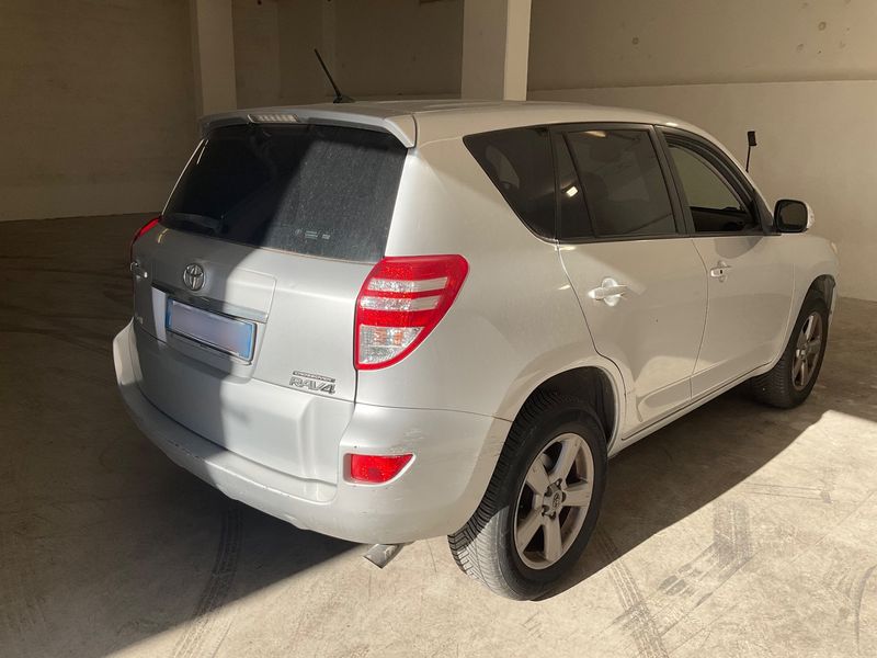 Toyota RAV 4 2.2 D-4D Lounge 2012 – снимка 8