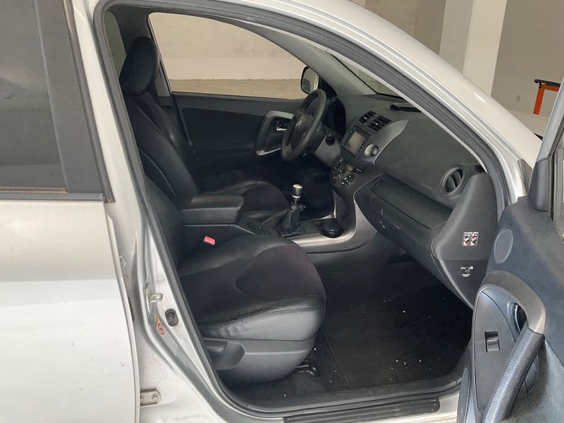 Toyota RAV 4 2.2 D-4D Lounge 2012 – снимка 16