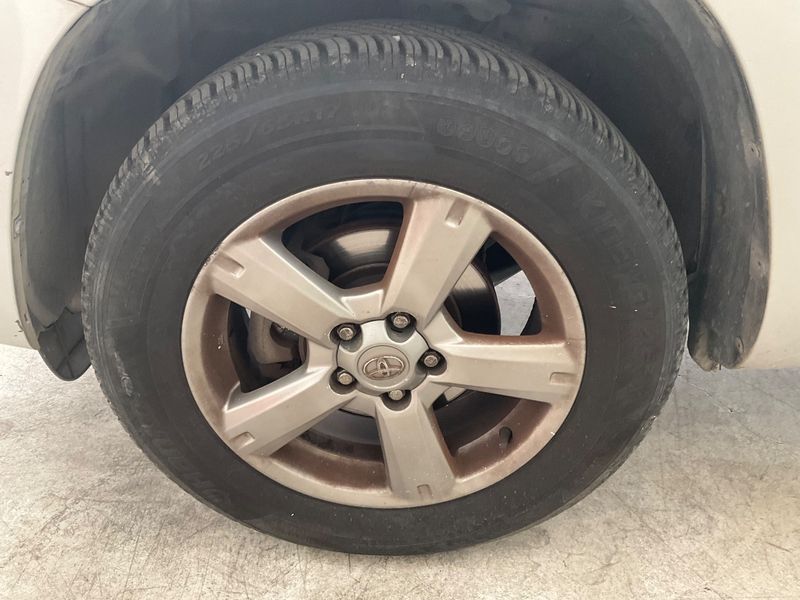 Toyota RAV 4 2.2 D-4D Lounge 2012 – снимка 3