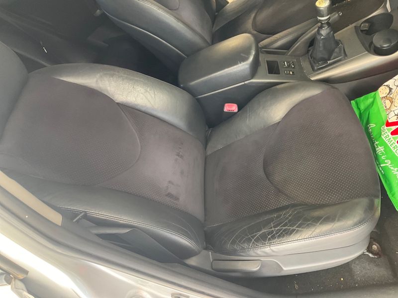 Toyota RAV 4 2.2 D-4D Lounge 2012 – снимка 28