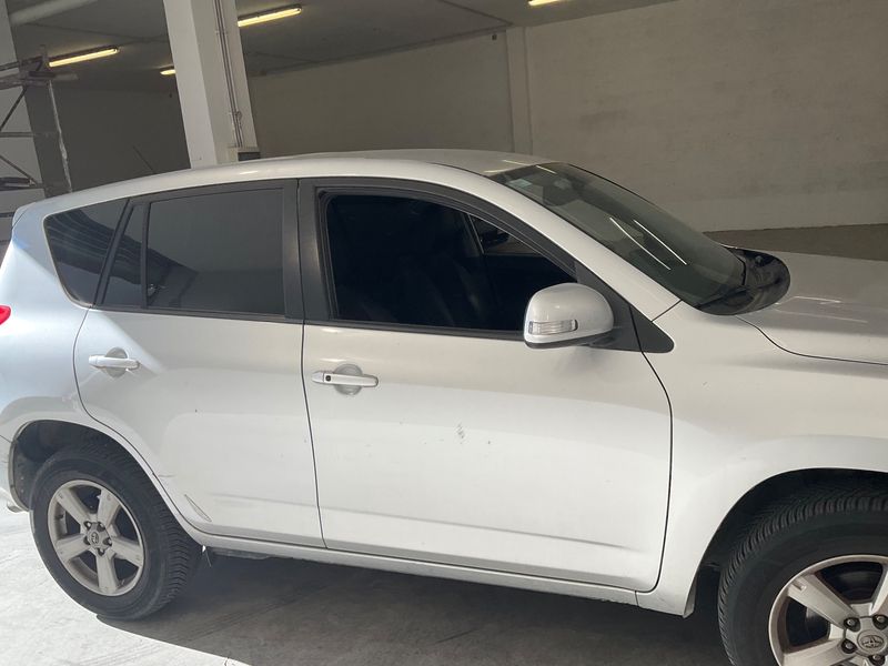 Toyota RAV 4 2.2 D-4D Lounge 2012 – снимка 10