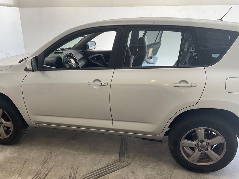 Toyota RAV 4 2.2 D-4D Lounge 2012 – снимка 4
