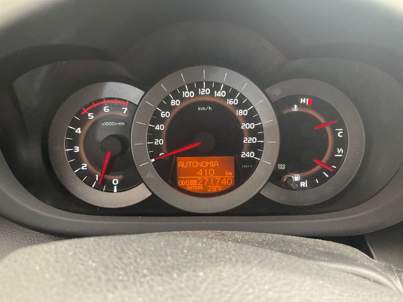 Toyota RAV 4 2.2 D-4D Lounge 2012 – снимка 18