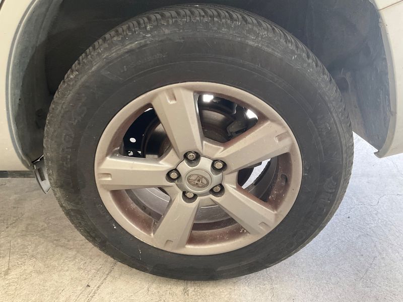 Toyota RAV 4 2.2 D-4D Lounge 2012 – снимка 5