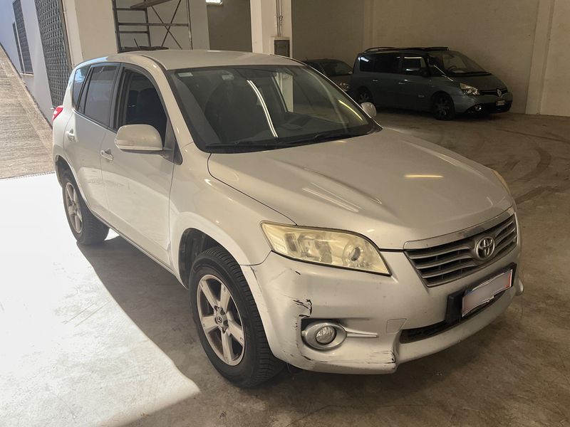 Toyota RAV 4 2.2 D-4D Lounge 2012 – снимка 12