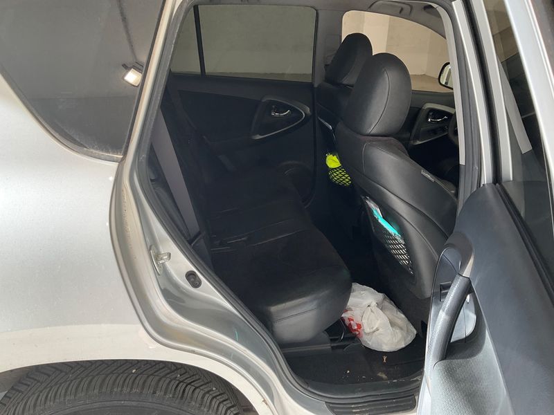 Toyota RAV 4 2.2 D-4D Lounge 2012 – снимка 19