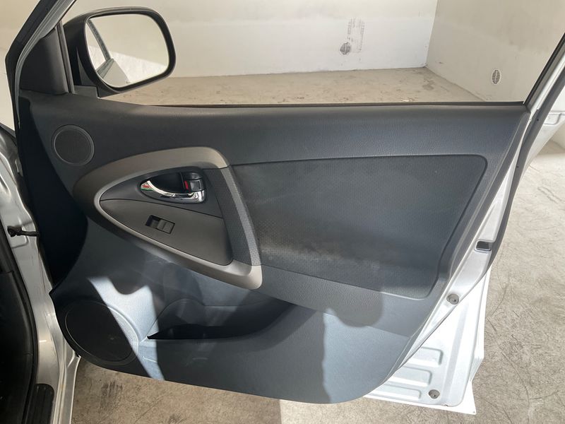 Toyota RAV 4 2.2 D-4D Lounge 2012 – снимка 29