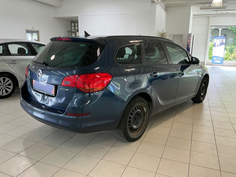 Opel Astra 1.4 Design Edition 2011 – снимка 2