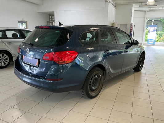 Opel Astra 1.4 Design Edition 2011 – снимка 2