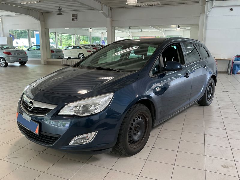 Opel Astra 1.4 Design Edition 2011 – снимка 1