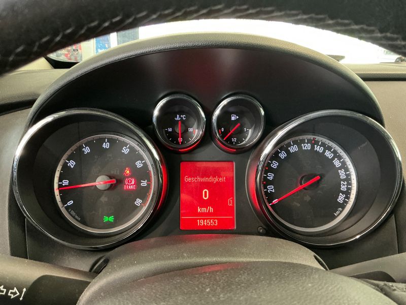 Opel Astra 1.4 Design Edition 2011 – снимка 3