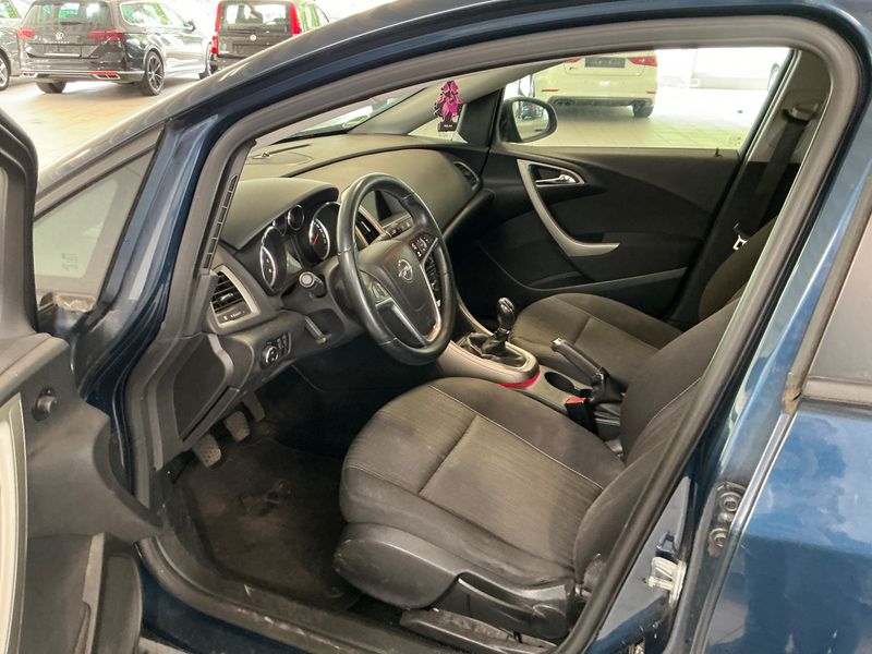 Opel Astra 1.4 Design Edition 2011 – снимка 4