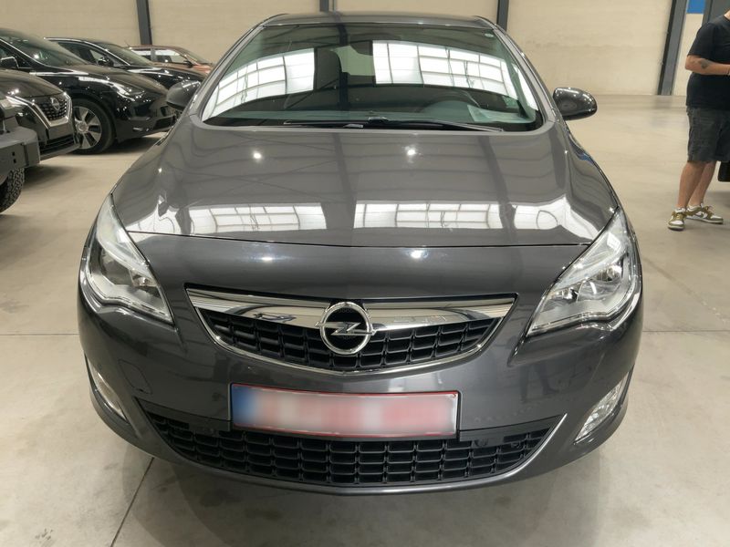 Opel Astra 1.6 Innovation 2012 – снимка 9