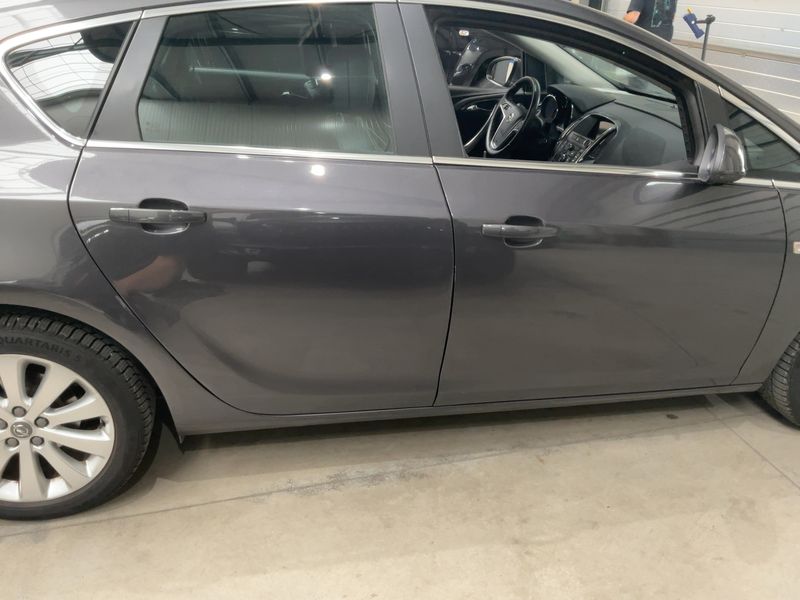 Opel Astra 1.6 Innovation 2012 – снимка на щета