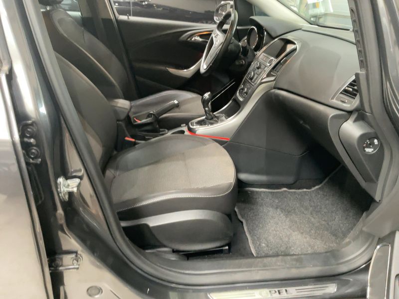 Opel Astra 1.6 Innovation 2012 – снимка 11