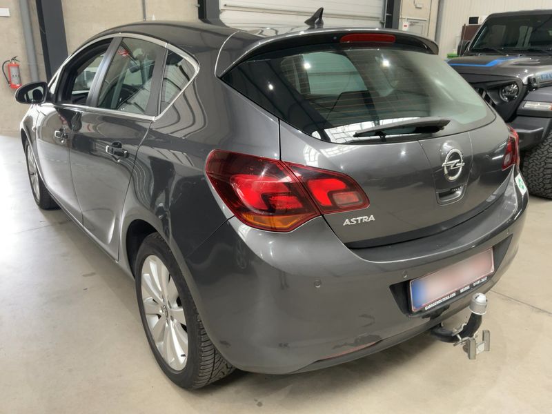 Opel Astra 1.6 Innovation 2012 – снимка на щета