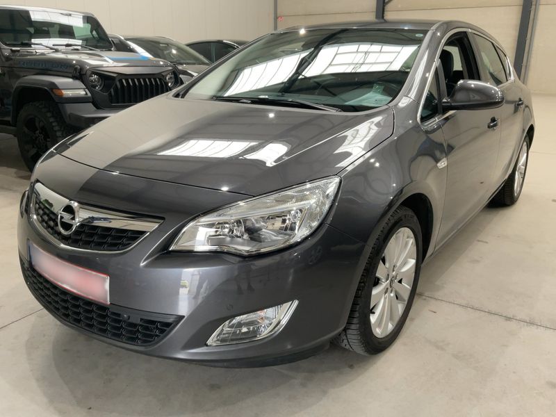 Opel Astra 1.6 Innovation 2012 – снимка 1