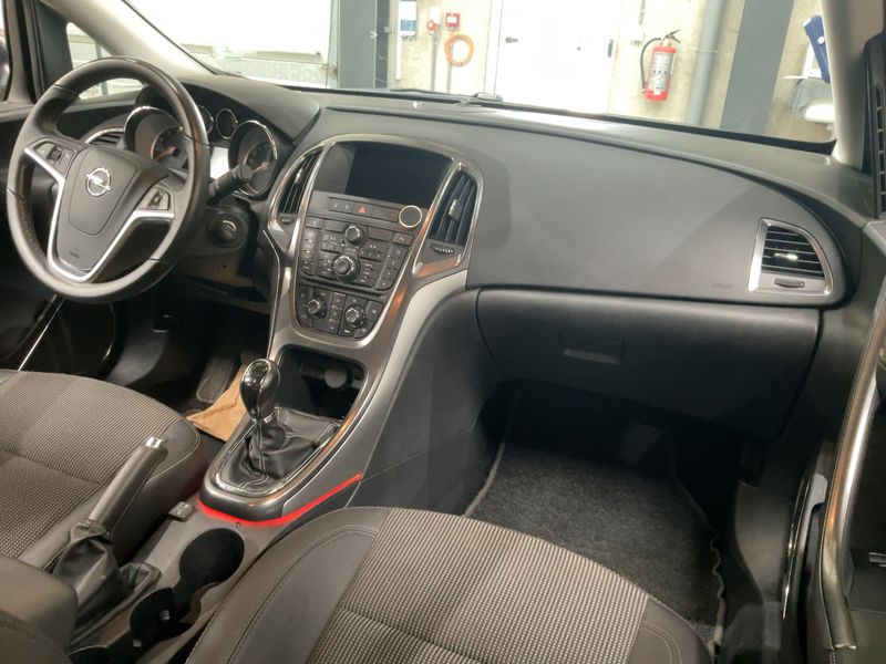 Opel Astra 1.6 Innovation 2012 – снимка 12