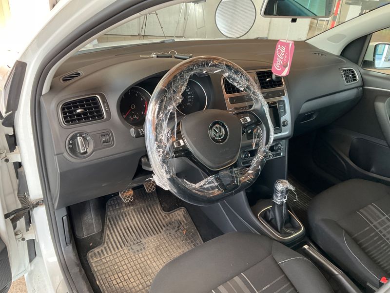 Volkswagen Polo 1.0 Lounge BlueMotion Tech 2016 – снимка 29
