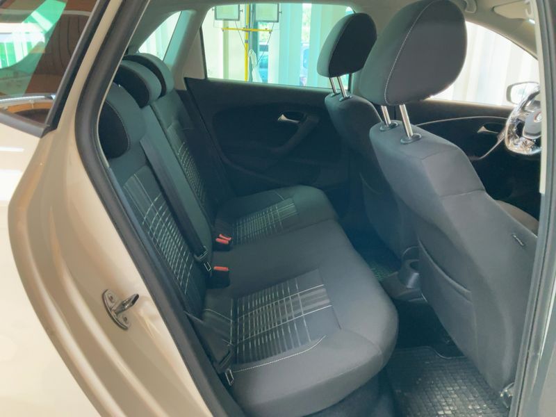 Volkswagen Polo 1.0 Lounge BlueMotion Tech 2016 – снимка 20