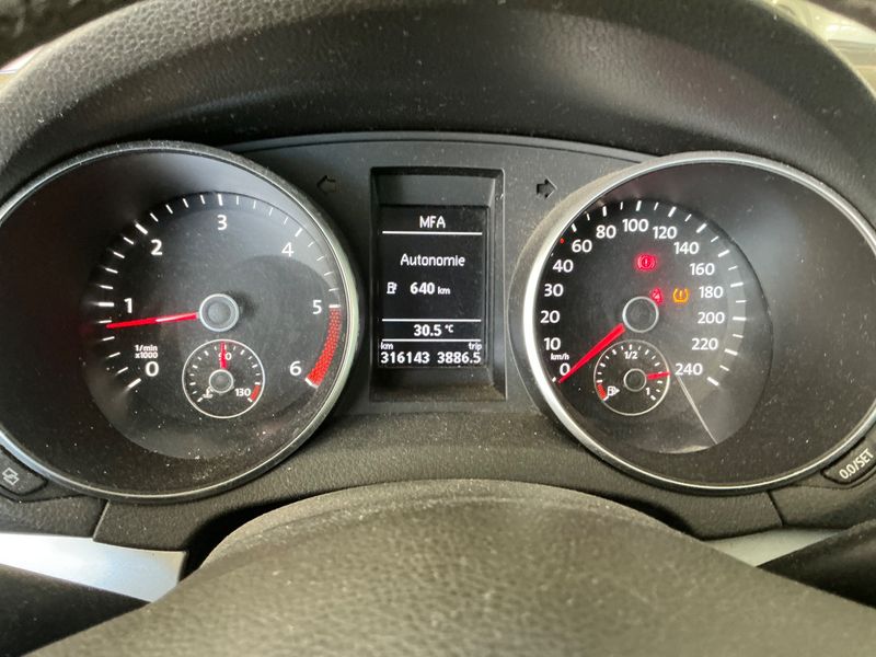 Volkswagen Golf VI 2.0 TDI Carat BlueMotion Tech 2010 – снимка 4