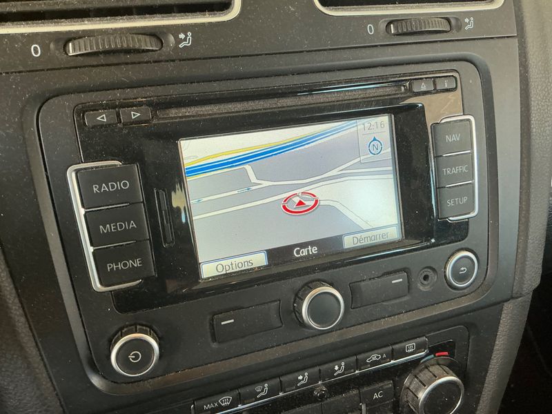 Volkswagen Golf VI 2.0 TDI Carat BlueMotion Tech 2010 – снимка 9