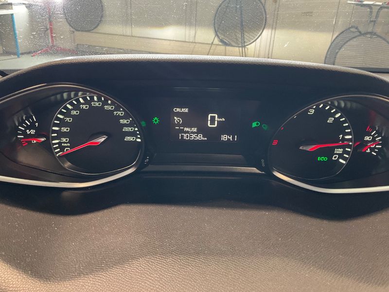 Peugeot 308 1.6 Blue-HDi Active 2015 – снимка 18