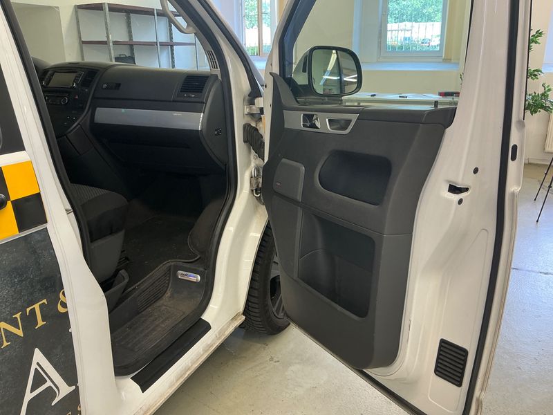 Volkswagen T5 Multivan 2.0 TDI Edition 25 4Motion 2011 – снимка 30