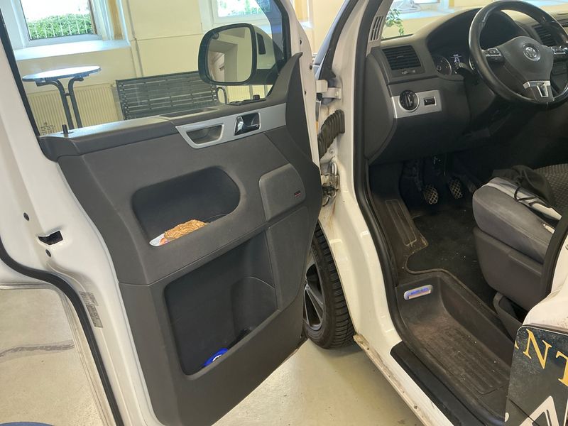 Volkswagen T5 Multivan 2.0 TDI Edition 25 4Motion 2011 – снимка 44