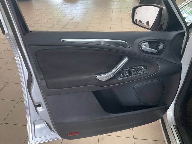 Ford S-Max 2.2 TDCi Titanium 2013 – снимка 28