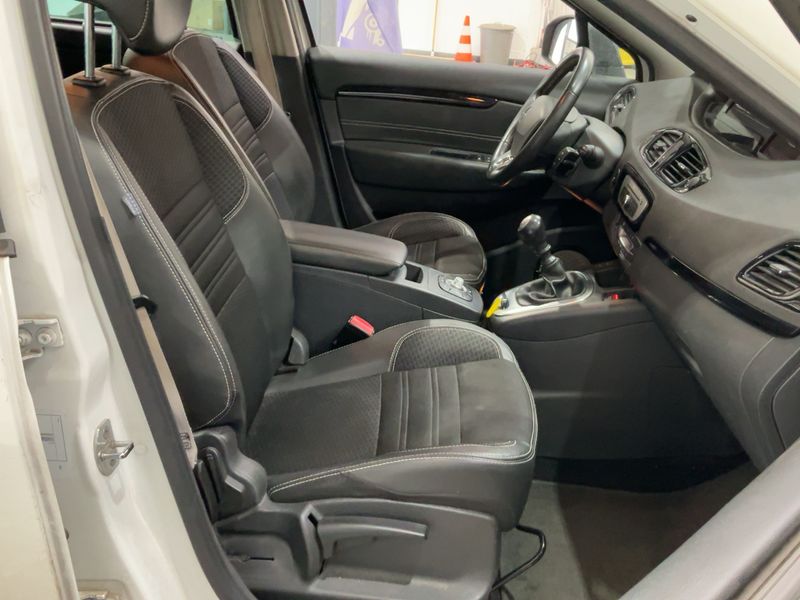 Renault Scenic 1.2 TCe Energy Xmod BOSE Edition 2015 – снимка 16