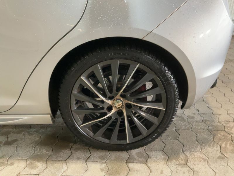 Alfa Romeo Giulietta 1.8 Turbo Quadrifoglio Verde 2012 – снимка 5